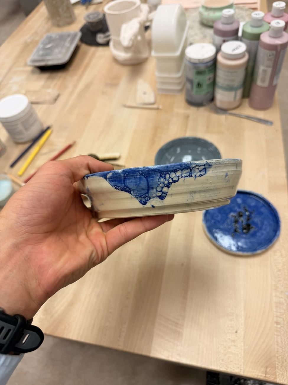 Low dish with a blue drip edge